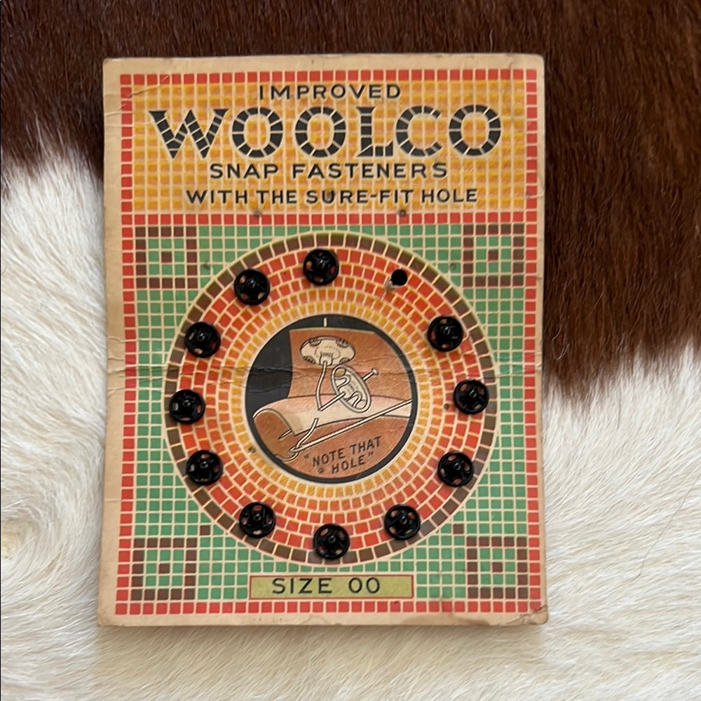 Vintage WOOLCO Snap Fasteners 11 Size 00, Set on Card!